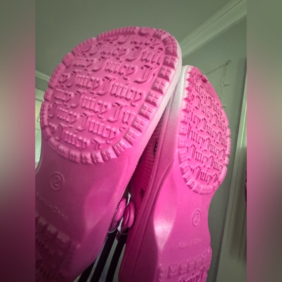 Juicy Couture Kids Pink Clogs NWT GLITTER CROWNS HEARTS STARS POOL BEACH GIRLY 💕 - Picture 2 of 5